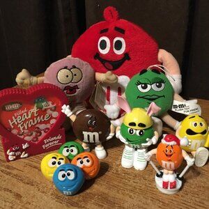 M&M'S TOYS & PLUSH LOT MINI SWARMEES PLUSH LISA LILAC GREEN LARGE RED